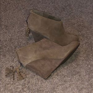 Anne Klein Size 7 Booties